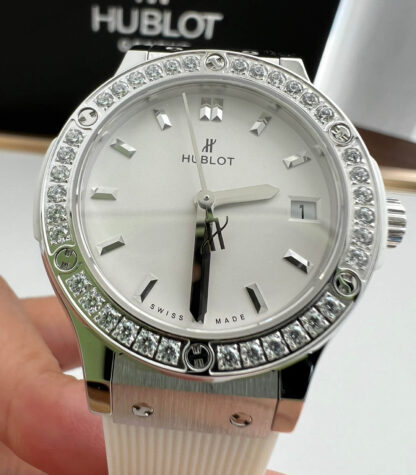 AAA Replica Hublot Classic Fusion 582.NX.2610.RX.1204 33MM HB Factory White Strap Woman Watch | aaareplicawatches.is