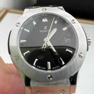 AAA Replica Hublot Classic Fusion 581.NX.1171.RX 33MM Quartz HB Factory Black Strap Woman Watch | aaareplicawatches.is